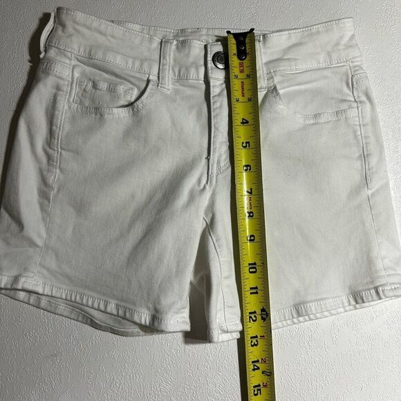 American Eagle White Denim Shorts | Classic Fit | Size 2 - Picture 4 of 8
